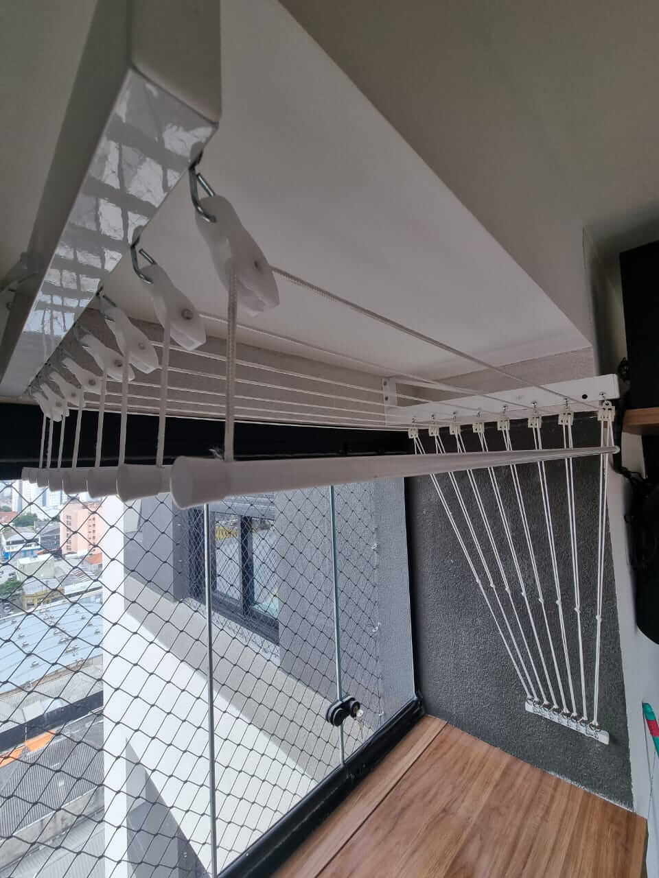 Varal de teto com varetas individuas